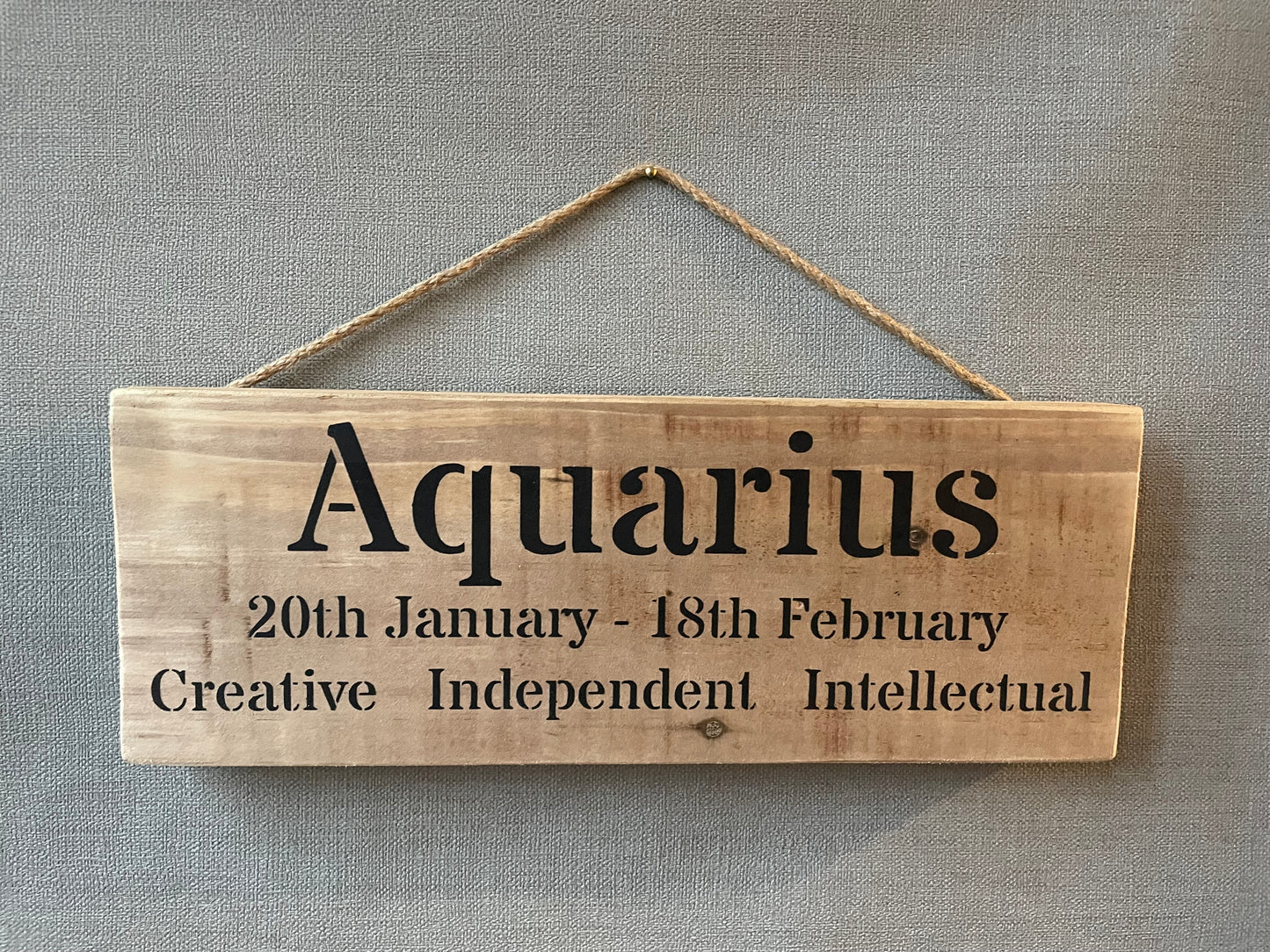 Handmade Wooden Sign – Zodiac Sign Aquarius (20th January – 18th February)