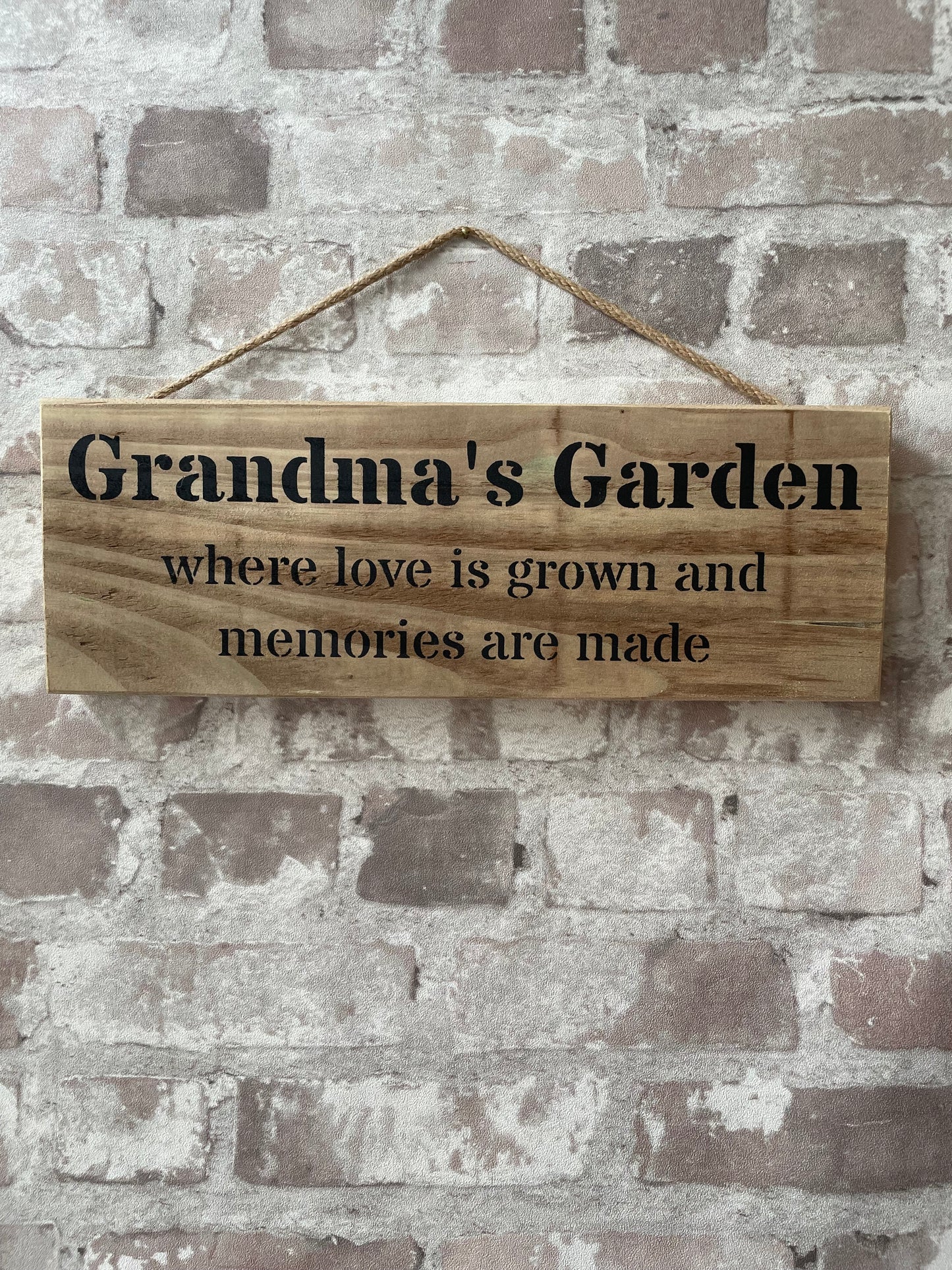 Handmade wooden sign (Grandma’s Garden, Where love is grown and memories are made)